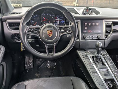 Used 2018 Porsche Macan image 8