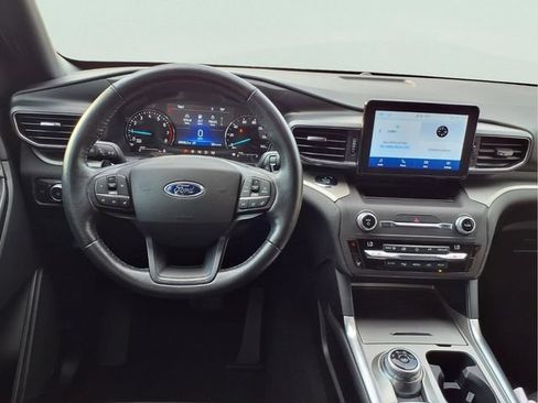 Used 2020 Ford Explorer XLT w/ Equipment Group 202A AWD/4WD image 4