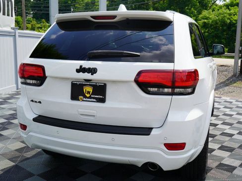 Used 2019 Jeep Grand Cherokee Altitude AWD/4WD image 9