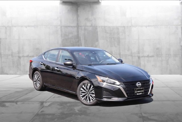 Certified 2025 Nissan Altima 2.5 SV FWD image 2