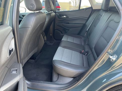 Used 2025 Chevrolet Trax LT w/ LT Convenience Package image 29