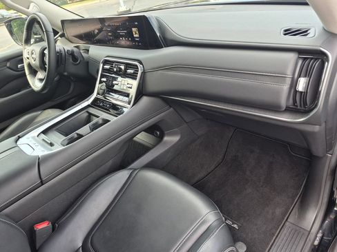 Used 2025 Nissan Armada SV AWD/4WD image 26