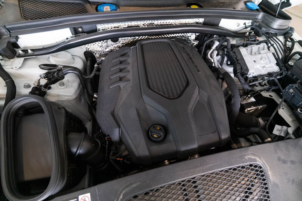 Certified 2026 Porsche Macan AWD/4WD image 41