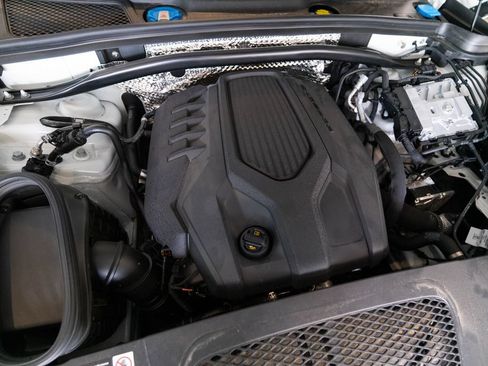 Certified 2026 Porsche Macan AWD/4WD image 41