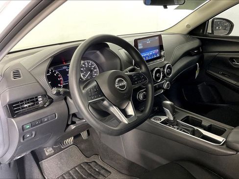 Used 2025 Nissan Sentra SV image 18