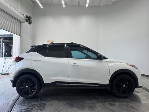 Used 2021 Nissan Kicks SR w/ Exterior Package FWD image 15