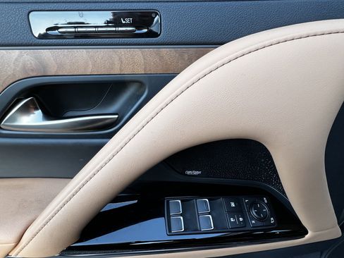 Used 2025 Lexus LX 600 4WD w/ Appearance Package image 14