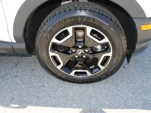 Used 2023 Ford Bronco Sport Outer Banks w/ Tech Package image 9