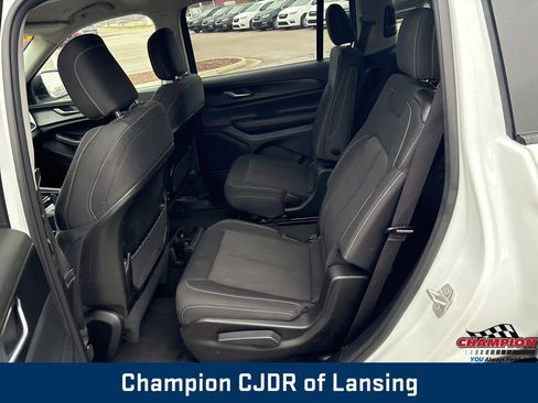 Used 2023 Jeep Grand Cherokee L Laredo image 24