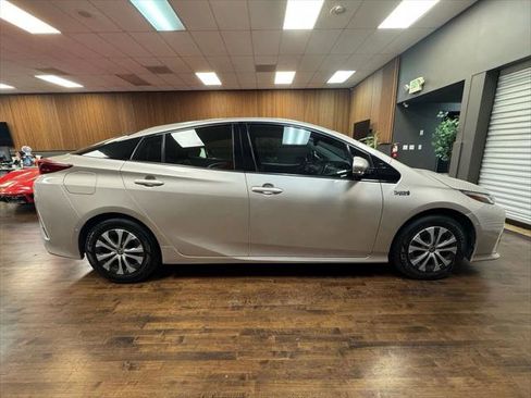 Used 2020 Toyota Prius Prime Limited image 6