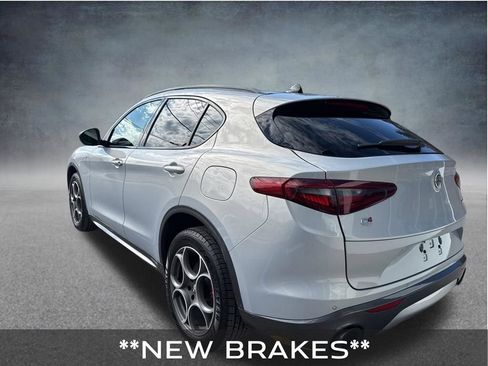 Used 2022 Alfa Romeo Stelvio Ti image 3