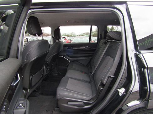 Used 2022 Jeep Grand Cherokee L Laredo w/ Luxury Tech Group I AWD/4WD image 20