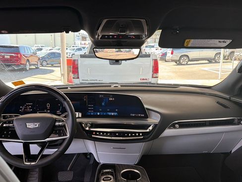Used 2023 Cadillac Lyriq 2WD image 8