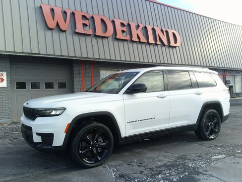 Used 2022 Jeep Grand Cherokee L Laredo image 1