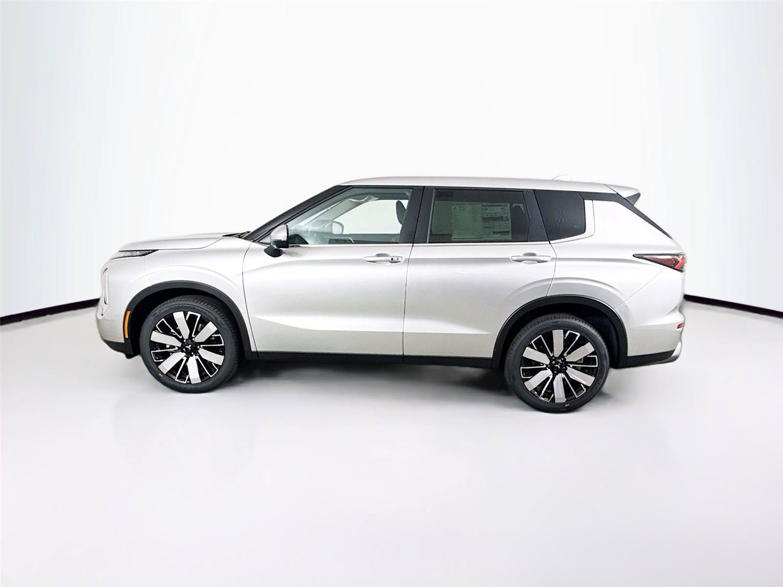 New 2026 Mitsubishi Outlander SE FWD image 24