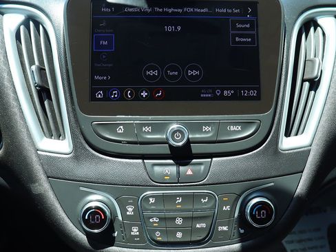 Used 2022 Chevrolet Malibu LT image 44