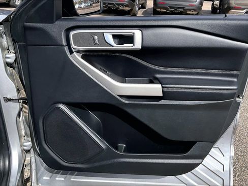 Used 2022 Ford Explorer XLT w/ Equipment Group 202A image 23