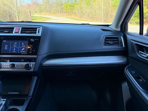 Used 2017 Subaru Outback 2.5i Premium AWD/4WD image 32