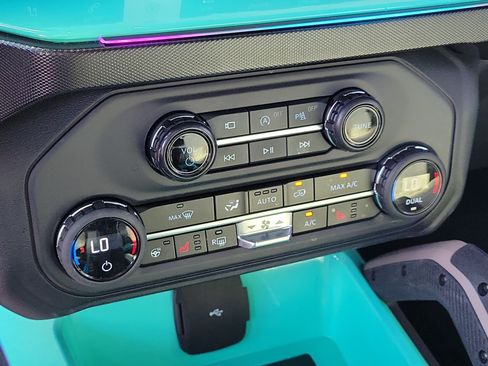 Used 2024 Ford Bronco Outer Banks AWD/4WD image 25