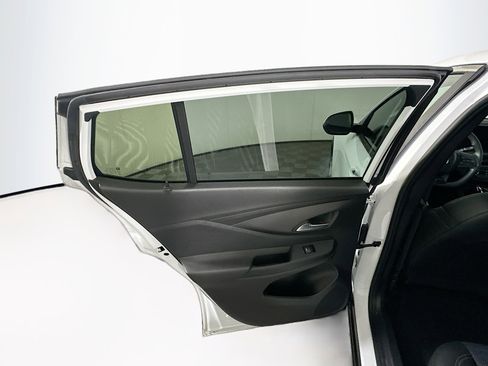 Used 2025 Buick Envista Preferred image 26