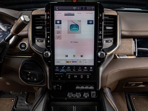 Used 2025 RAM 3500 Longhorn image 24