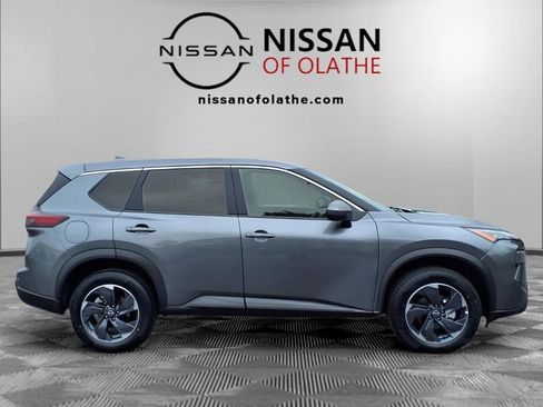Used 2025 Nissan Rogue SV FWD image 31