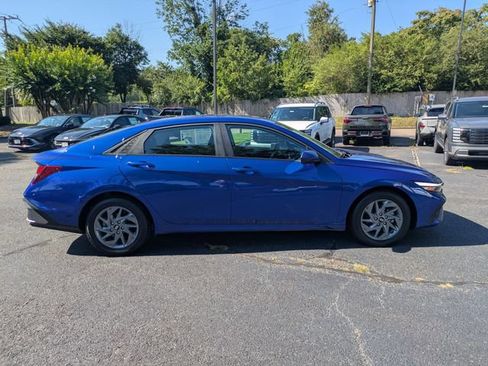 Used 2024 Hyundai Elantra SEL FWD image 3