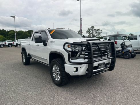 Used 2024 Chevrolet Silverado 2500 High Country w/ High Country Premium Package AWD/4WD image 3
