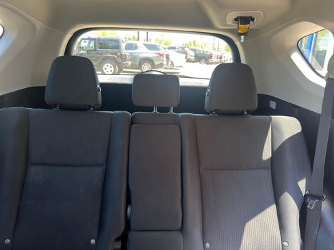 Used 2017 Toyota RAV4 LE AWD/4WD image 26