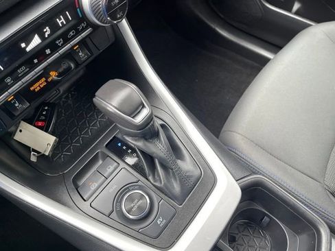 Used 2022 Toyota RAV4 SE image 24