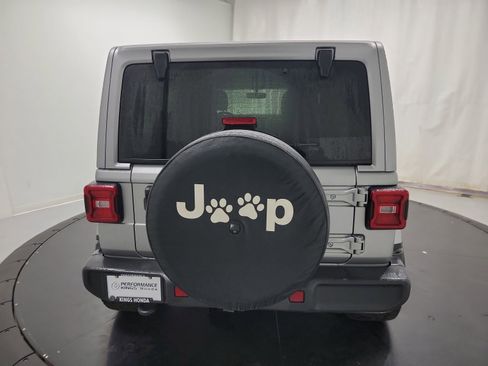 Used 2018 Jeep Wrangler Unlimited Sahara image 8
