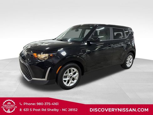 Used 2024 Kia Soul LX w/ Option Group 015 FWD image 1