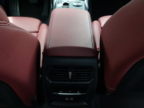 Used 2025 BMW 330i Sedan w/ Premium Package RWD image 28