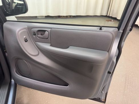 Used 2006 Dodge Grand Caravan SXT image 30
