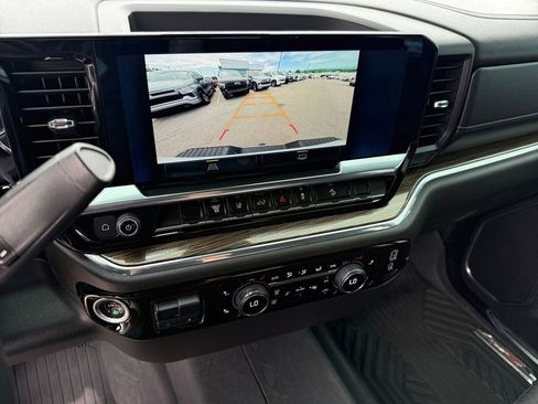 Used 2024 Chevrolet Silverado 2500 LT AWD/4WD image 17
