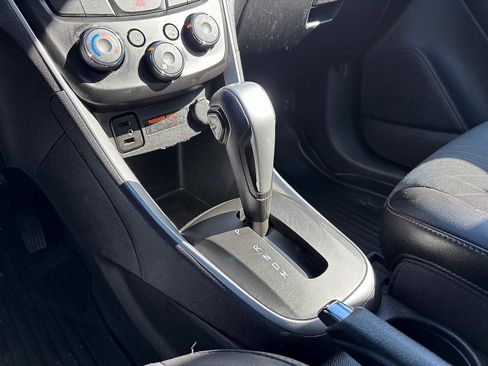 Used 2018 Chevrolet Trax LT w/ LT Convenience Package FWD image 25
