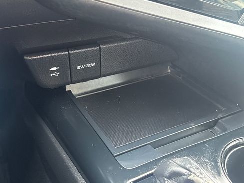 Used 2019 Toyota Camry SE image 24