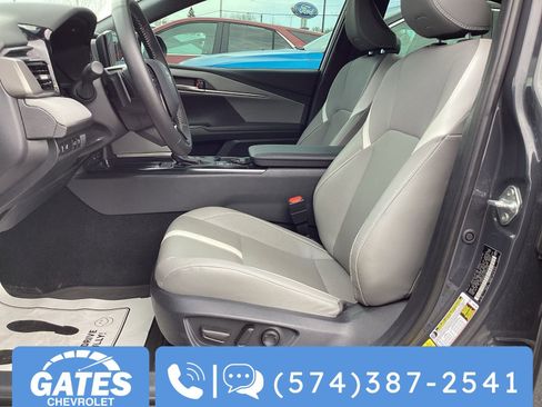 Used 2025 Toyota Camry SE image 10