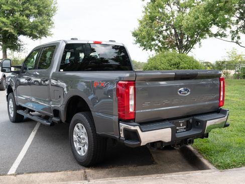 Used 2023 Ford F250 XLT w/ FX4 Off-Road Package AWD/4WD image 4