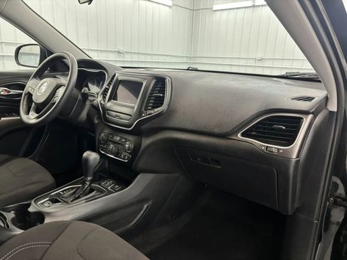 Used 2019 Jeep Cherokee Latitude w/ Popular Appearance Group FWD image 33