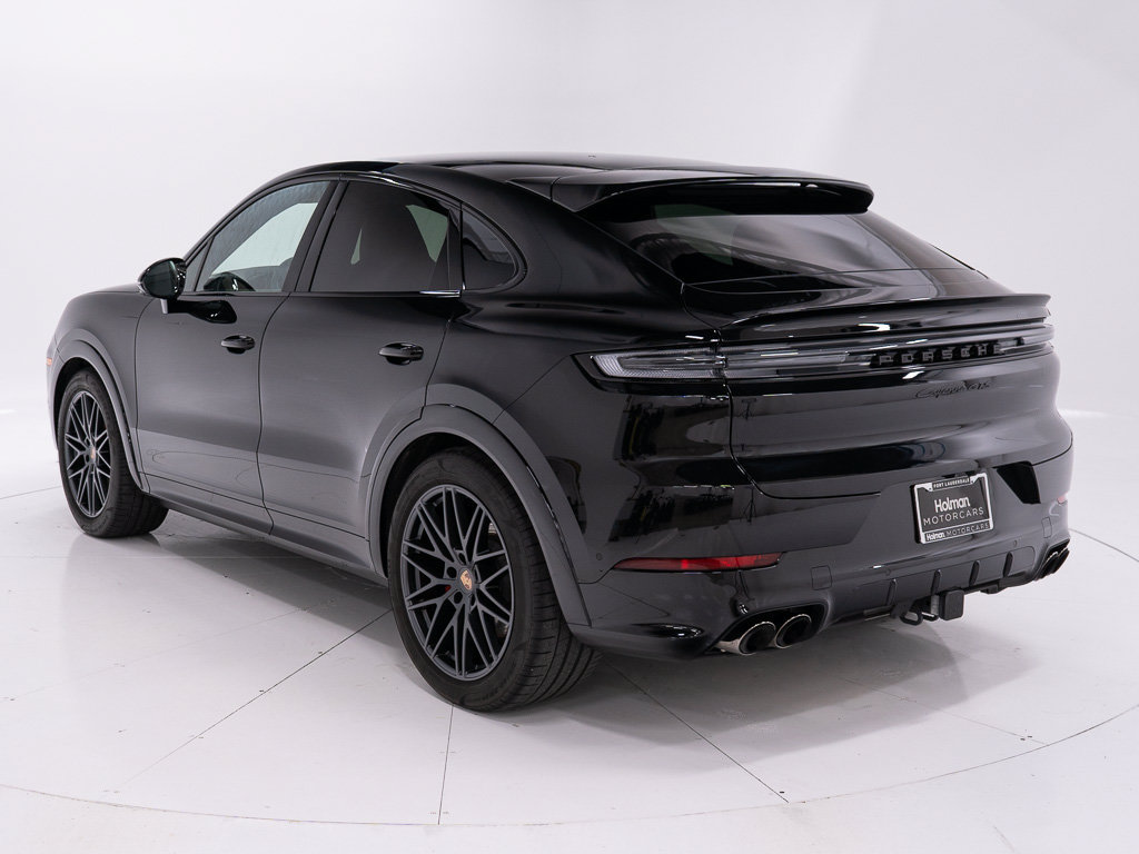 Used 2026 Porsche Cayenne GTS AWD/4WD image 3