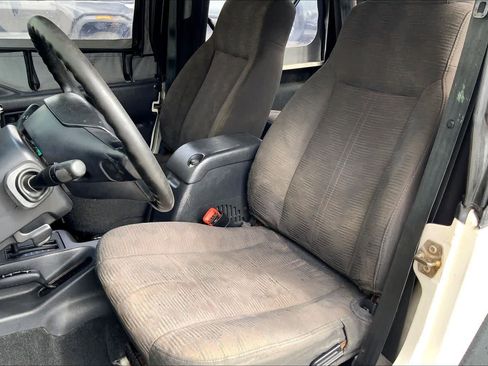 Used 2004 Jeep Wrangler image 10