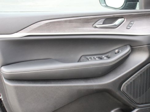 New 2025 Jeep Grand Cherokee L Limited w/ Black Appearance Package image 6