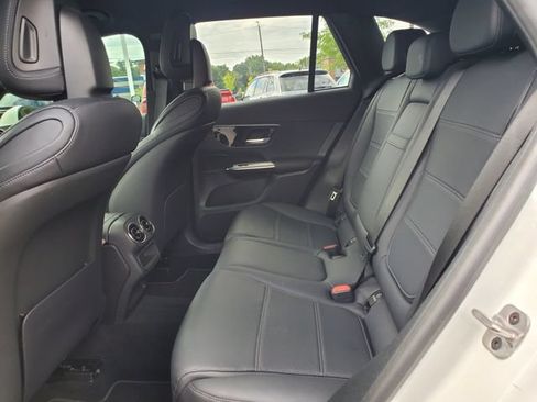 Used 2024 Mercedes-Benz GLC 300 4MATIC image 9