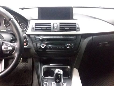 Used 2015 BMW 320i xDrive Sedan image 12