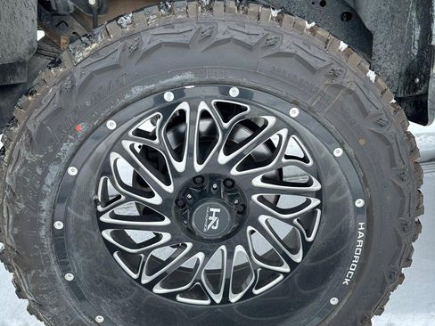 Used 2017 Nissan Titan SL w/ Chrome Package image 14