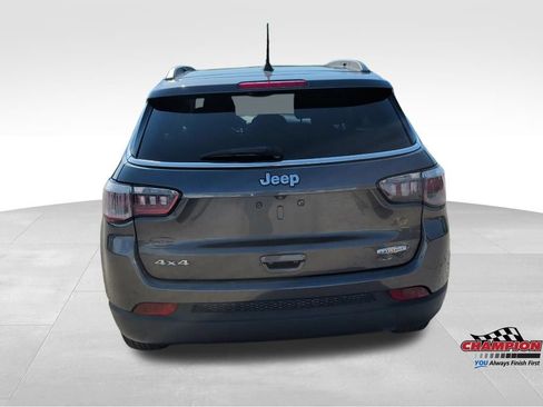 Used 2018 Jeep Compass Latitude w/ Popular Equipment Group AWD/4WD image 11
