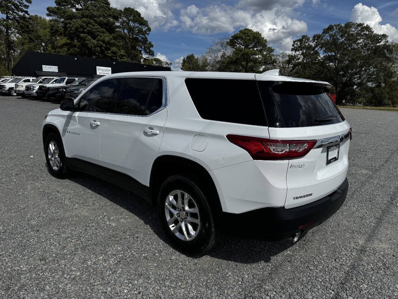 Used 2020 Chevrolet Traverse LS w/ LPO, Floor Liner Package FWD image 9