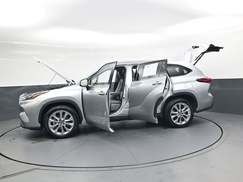 Used 2023 Toyota Highlander Limited image 43
