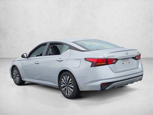 Used 2024 Nissan Altima 2.5 SV FWD image 15